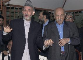 Ex-king supports Karzai